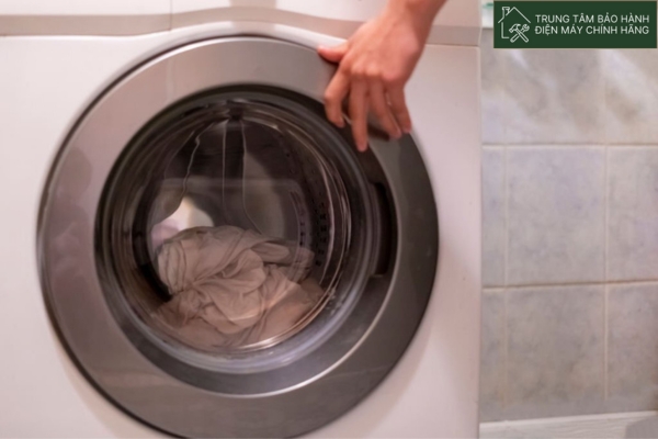 Máy giặt Electrolux báo lỗi e4