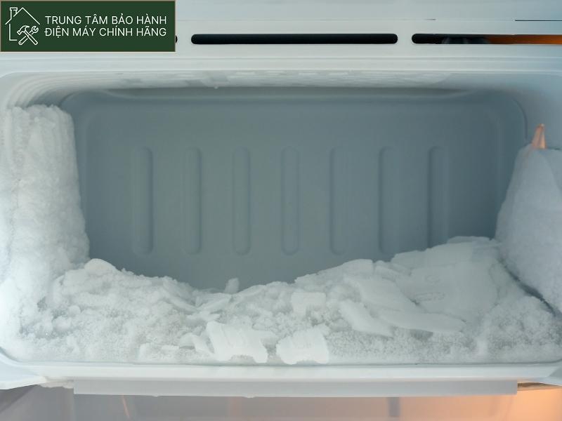 Do xả đá của tủ lạnh gặp sự cố